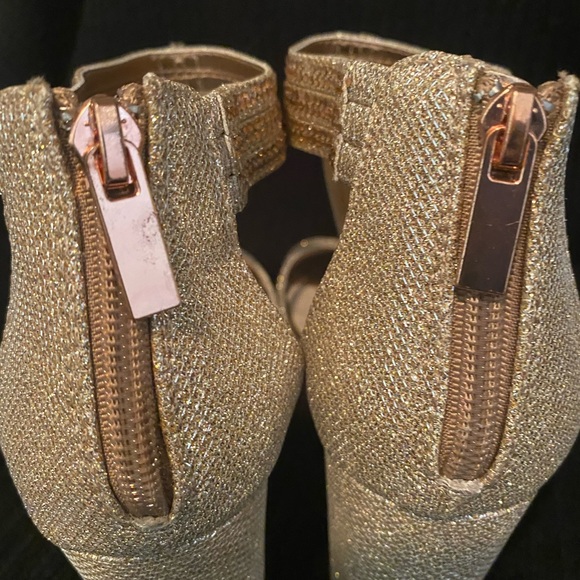 Rose Gold Block Heel. - Picture 5 of 7